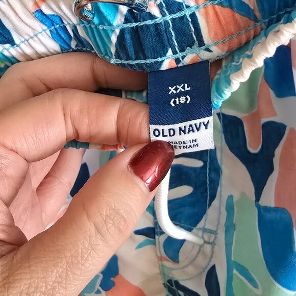 Old Navy Lot of 2 swim trunks size XXL (18) Excellent condition - Picture 6 of 7